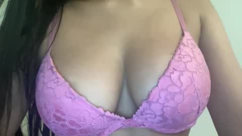 Melanie online show from December 3, 1:24 pm