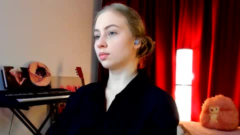 Ally    STREAMING ON TWITCH NOW Check my Twitter for updates online show from November 6, 10:48 pm