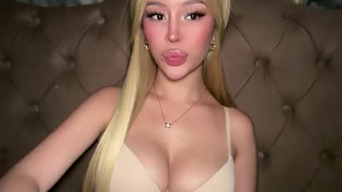 Elle  dont forget to folloW me and thumbs up online show from April 15, 1:50 am