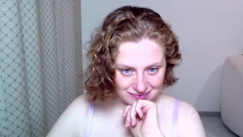 Ella online show from December 5, 7:52 am