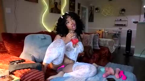 thelovelybrown online show from May 31, 12:49 am
