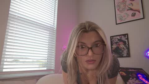 therosiecheeks online show from March 27, 11:27 pm