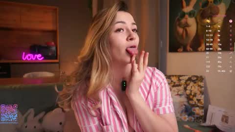 Snapshot of thetimeshavecome chatting on October 24, 2:35 pm Mia online show from October 24, 2:35 pm