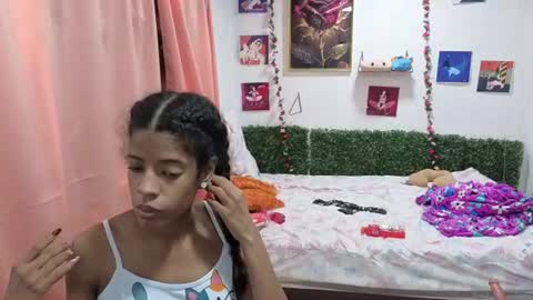 thiana_horny online show from June 26, 2:51 pm