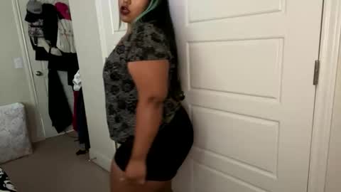 Snapshot of thickmorena chatting on October 18, 6:21 pm thickmorena online show from October 18, 6:21 pm