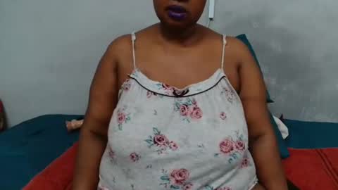 Snapshot of thicksexymellons chatting on February 13, 3:18 am Pat online show from February 13, 3:18 am