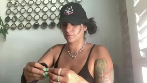 Snapshot of throatyygoat chatting on September 25, 10:18 pm throatyygoat online show from September 25, 10:18 pm