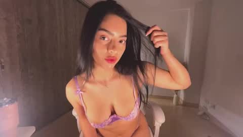 Tiaraaa 02 online show from November 15, 3:07 am