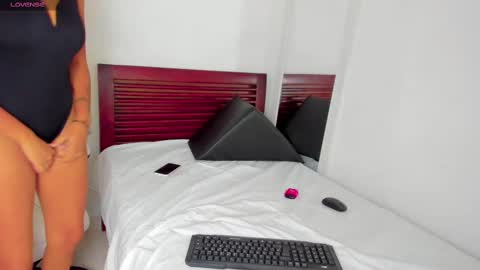 tifanymonroehot online show from September 29, 11:37 am