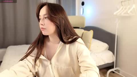 Mia online show from February 16, 8:30 pm