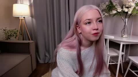 Snapshot of tinastevenson chatting on October 22, 10:48 pm Annie online show from October 22, 10:48 pm