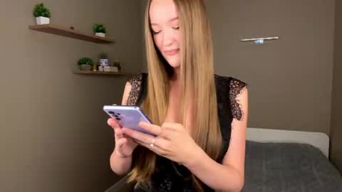 Leila online show from June 21, 4:22 pm