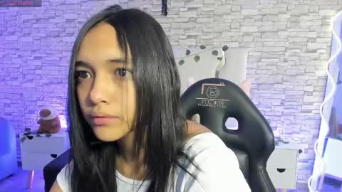 tiny_tay online show from April 18, 11:35 am