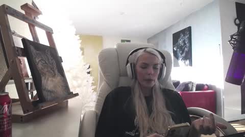 stage Kylie Sinner  brand CLITBAIT online show from February 10, 8:23 pm