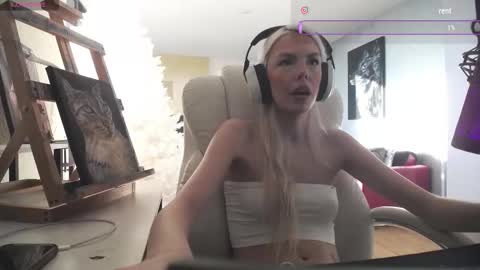 stage Kylie Sinner  brand CLITBAIT online show from February 13, 8:43 pm