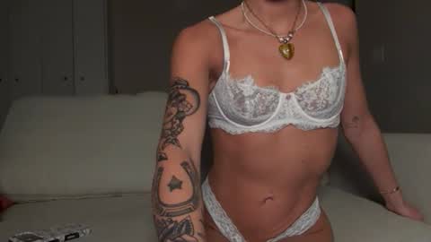 tinytayy online show from April 2, 1:25 am