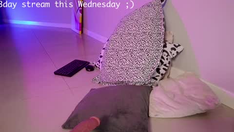 Snapshot of toomuch_wet_ chatting on January 20, 2:25 pm Come find me on Fansly online show from January 20, 2:25 pm