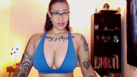 Snapshot of toothyy chatting on January 19, 11:45 am toothyy online show from January 19, 11:45 am
