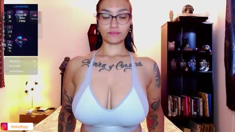 Snapshot of toothyy chatting on January 14, 10:34 pm toothyy online show from January 14, 10:34 pm