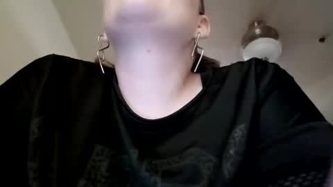 Lilly Miss Mistress Goddess Maam Queen Boss online show from April 2, 6:05 pm