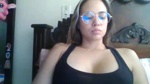 triana_bell online show from January 3, 5:31 pm