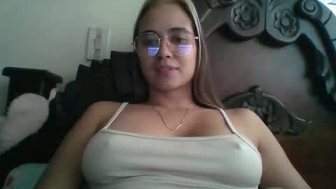 triana_bell online show from November 14, 7:25 pm