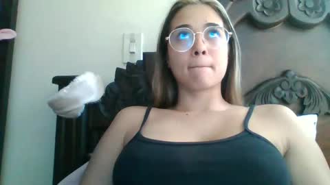 triana_bell online show from January 13, 7:31 pm