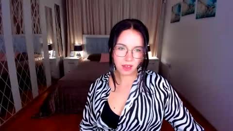 TriciaDaisy online show from May 11, 2:56 pm