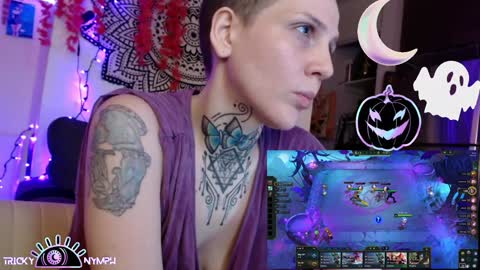 Snapshot of tricky_nymph chatting on October 15, 5:10 am Cassie online show from October 15, 5:10 am