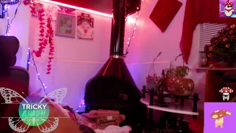 Snapshot of tricky_nymph chatting on October 11, 5:45 am Cassie online show from October 11, 5:45 am