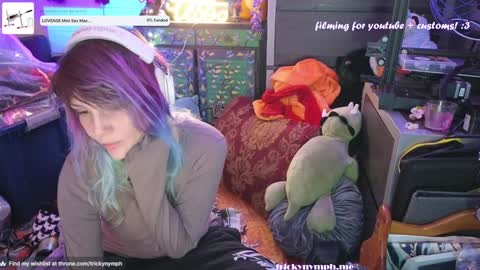 Snapshot of tricky_nymph chatting on December 24, 10:22 am Cassie online show from December 24, 10:22 am