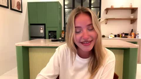 Mia online show from January 15, 11:27 am