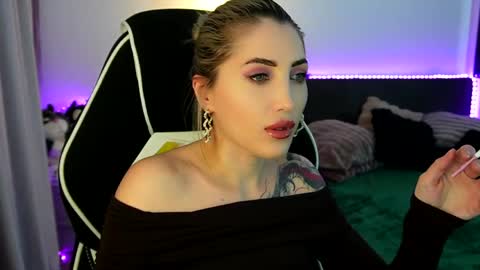 MayCarrey online show from April 24, 9:06 pm