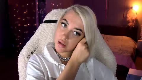 Miley online show from February 23, 2:28 pm