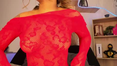 tylla__ online show from April 9, 6:19 am