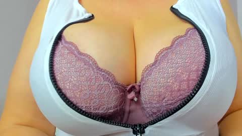 umnizza7777 online show from December 8, 7:58 am