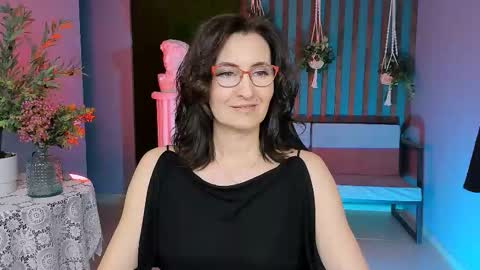 UnaTera online show from November 17, 9:10 am