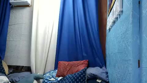 Snapshot of urasian_leamae chatting on October 10, 11:15 am Your Angel online show from October 10, 11:15 am