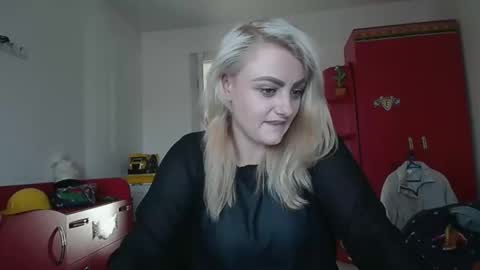 urdesiremuse online show from December 5, 10:05 am