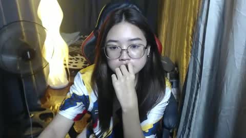 urlovelychinita online show from November 18, 12:28 pm