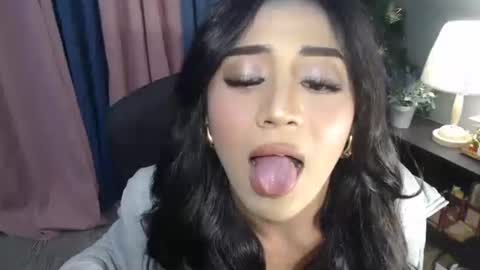 Snapshot of urseductive_calixx chatting on October 3, 7:02 am JUST CALL ME CALI online show from October 3, 7:02 am