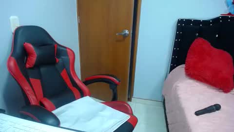 Eveling Blanco  online show from January 10, 1:43 am