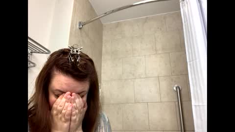 usefulhole online show from September 27, 12:45 pm