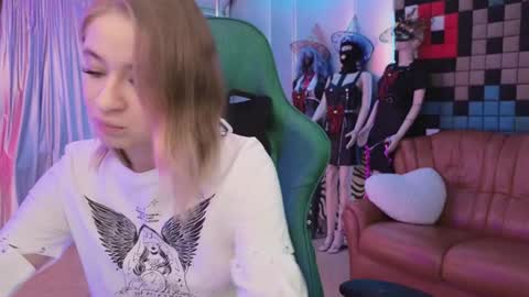 Leila online show from December 10, 6:01 am