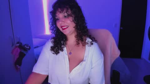 Snapshot of valen_smile_ chatting on December 22, 1:55 am valen_smile_ online show from December 22, 1:55 am