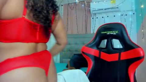 Snapshot of valentina_0_ chatting on February 14, 3:54 am Valentina online show from February 14, 3:54 am