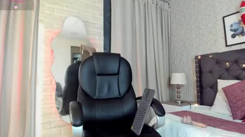 Valen online show from December 20, 1:04 pm