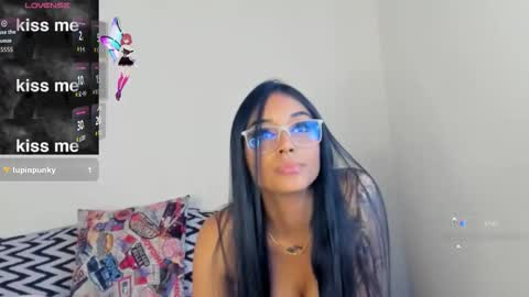 valentinamarti online show from November 10, 5:52 pm