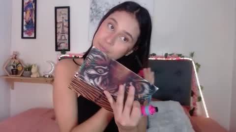 V A L E N T I N I online show from October 28, 7:52 pm