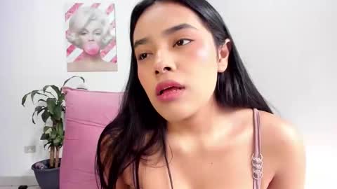 Snapshot of valeria_miller69 chatting on September 15, 1:41 pm valeria_miller69 online show from September 15, 1:41 pm